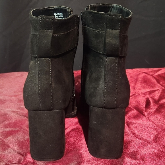 NWOT Size 08 Black Suede Boots - Picture 4 of 5